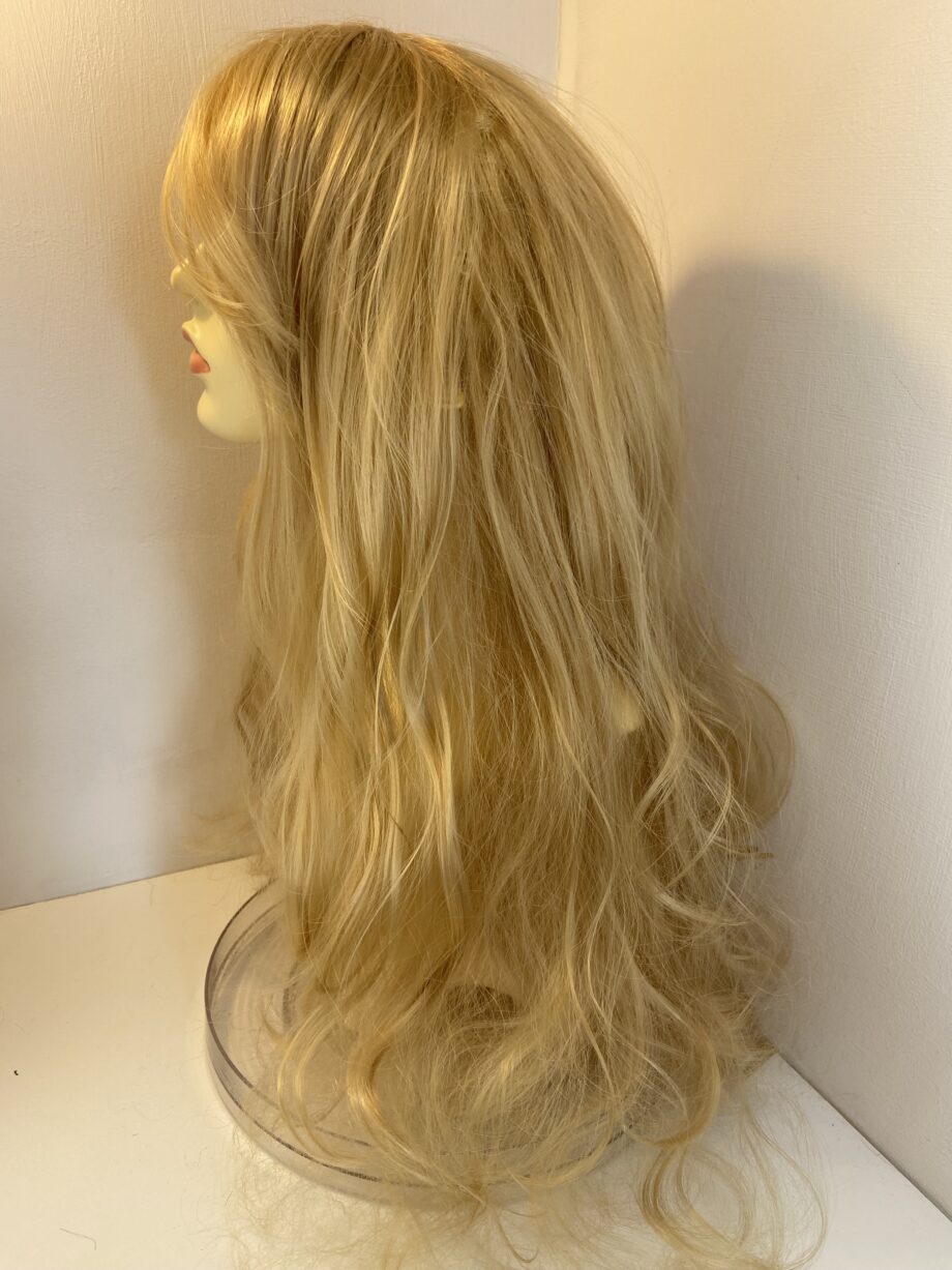 Long blonde wig. Bllw510