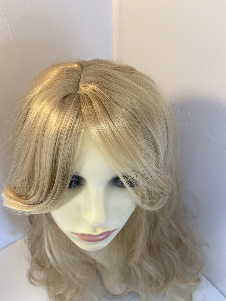 Long blonde wig. Bllw510