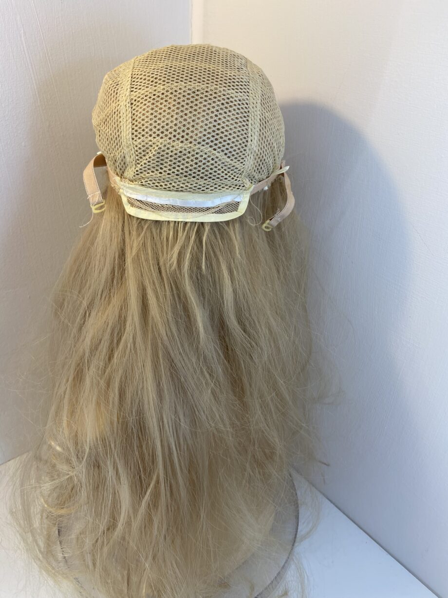 Long blonde wig. Bllw510