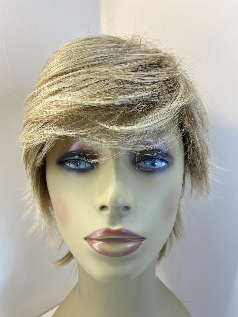 Short blonde rooted wig. Blss511
