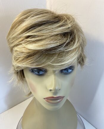 Short blonde rooted wig. Blss511