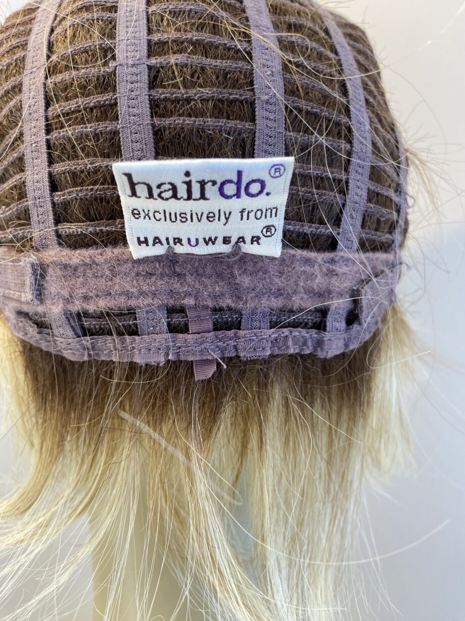 Short blonde rooted wig. Blss511