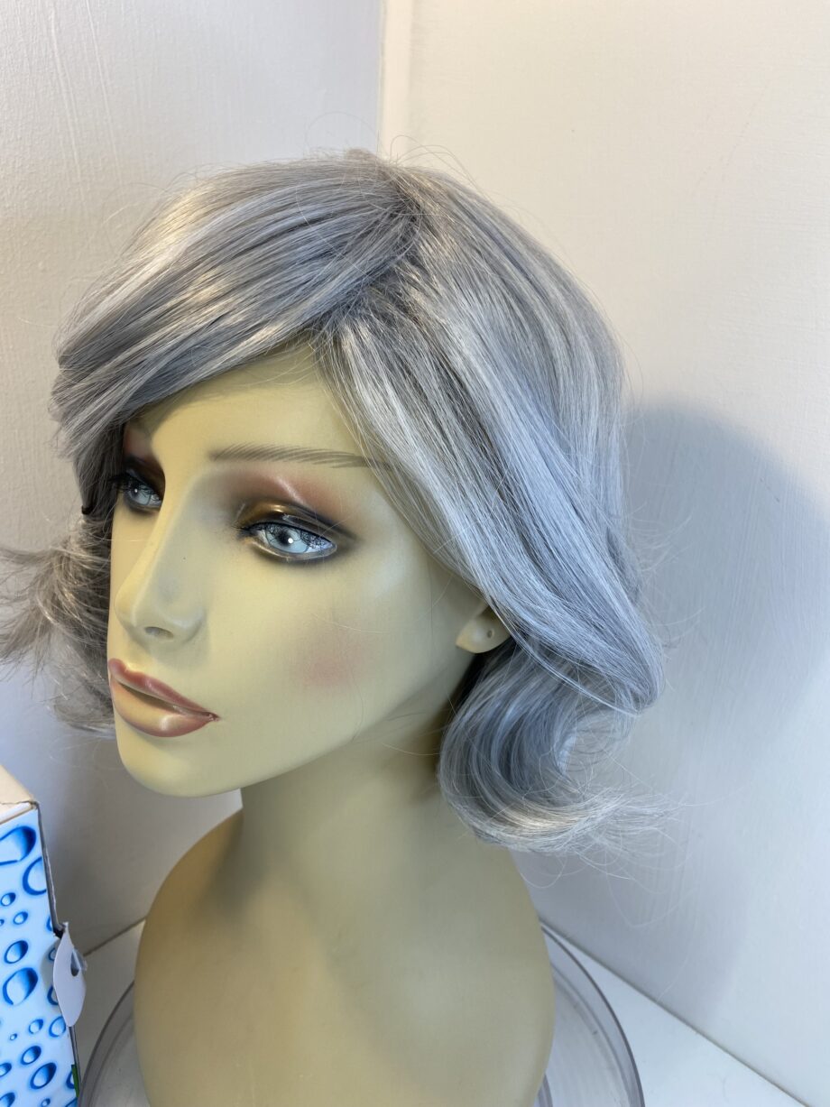 Silver grey wig. Bgss800