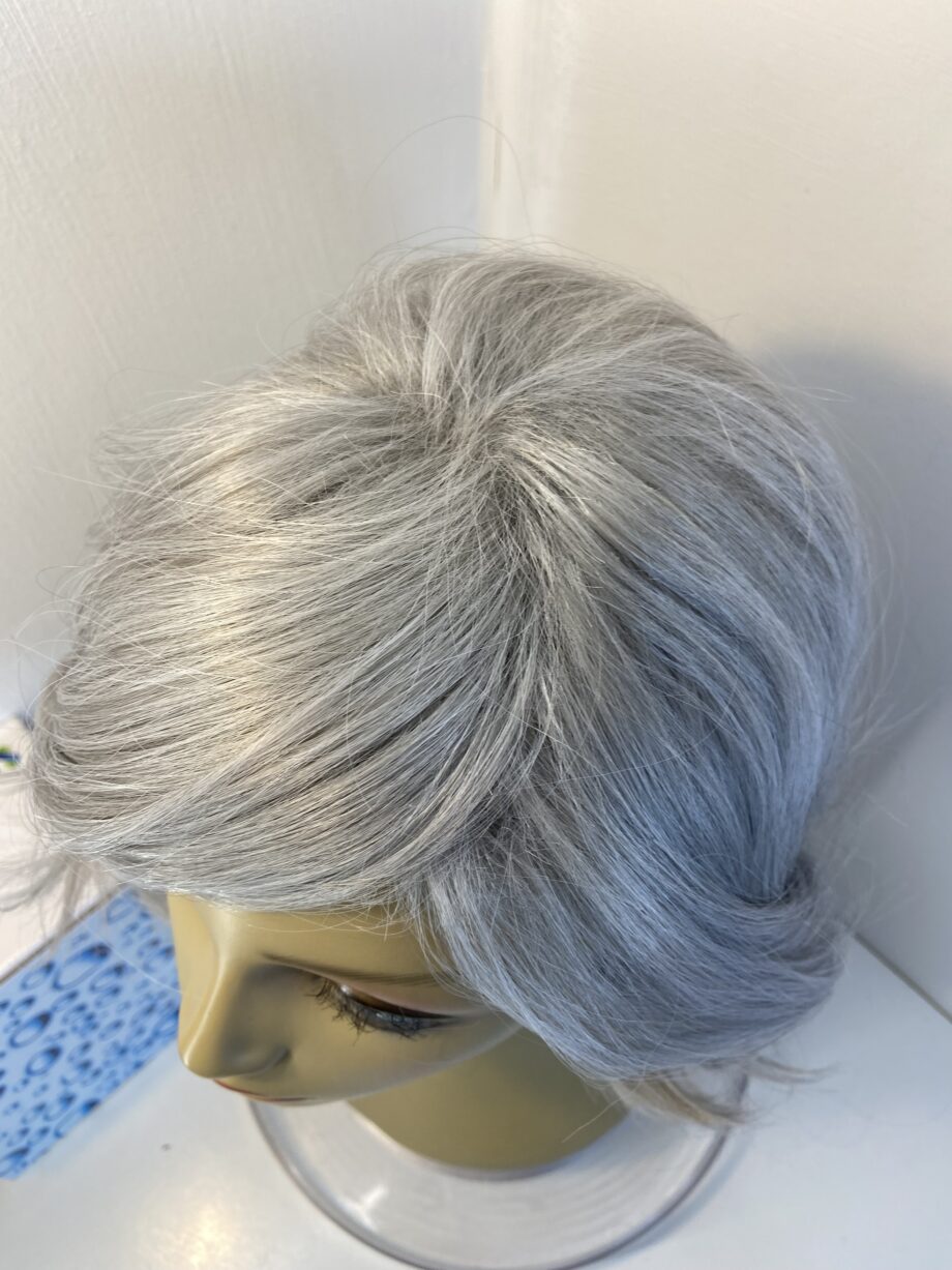 Silver grey wig. Bgss800