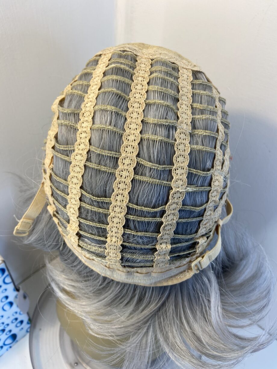Silver grey wig. Bgss800