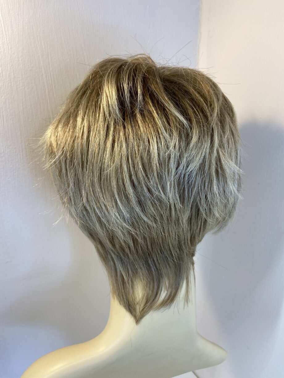 Blonde Dimples wig. Blss513