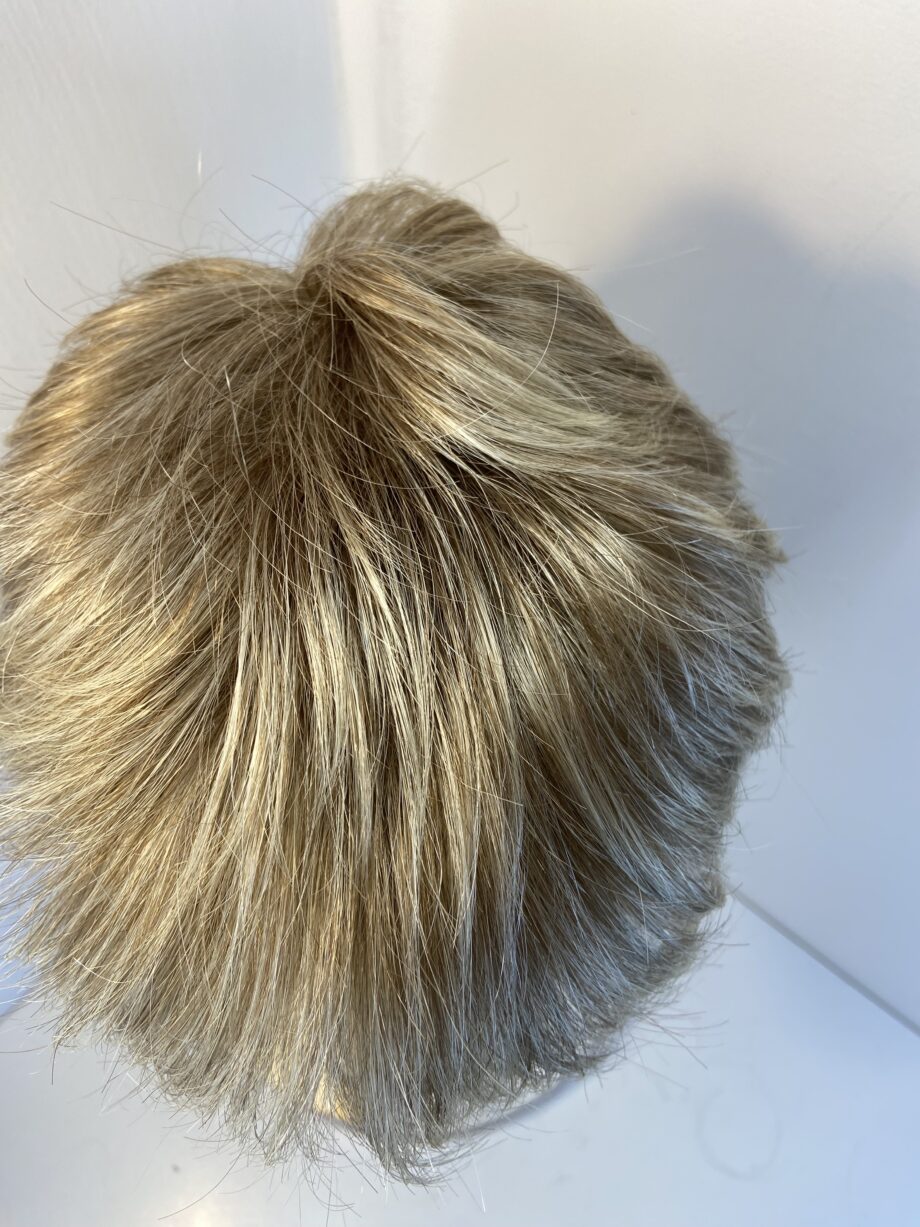 Blonde Dimples wig. Blss513