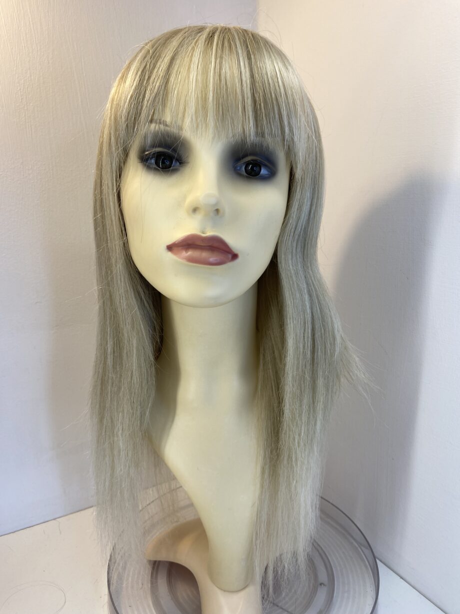 Very long blonde wig. Blls517