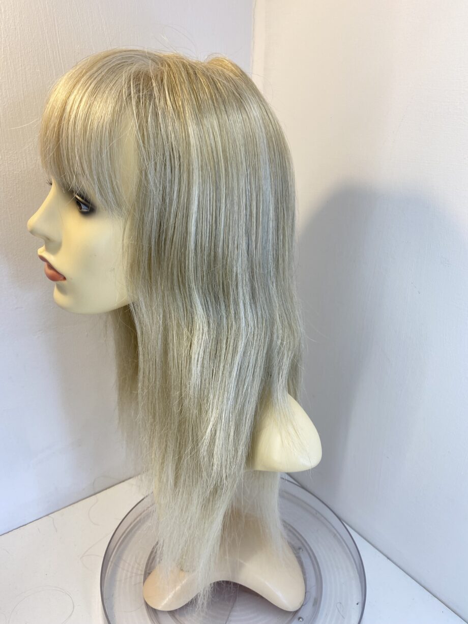 Very long blonde wig. Blls517