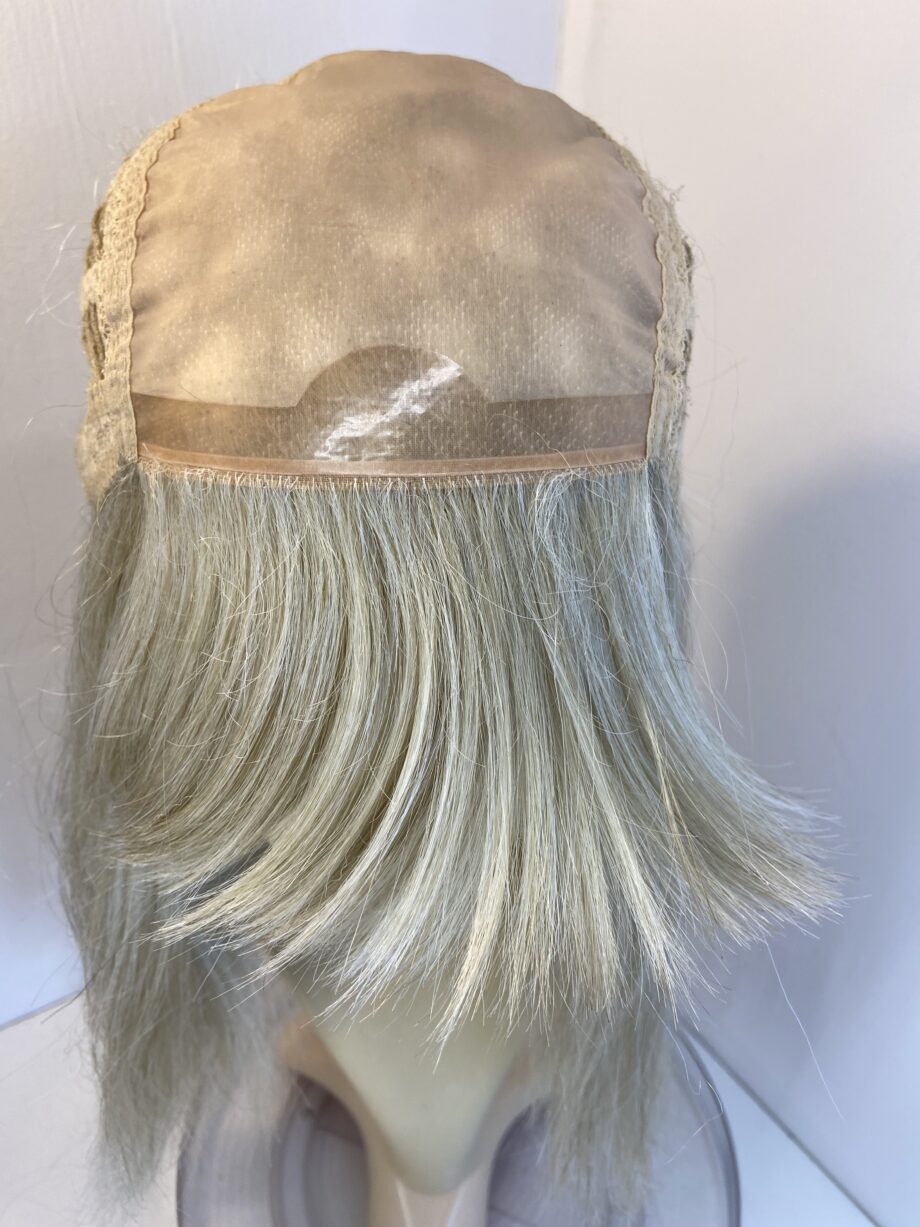 Very long blonde wig. Blls517