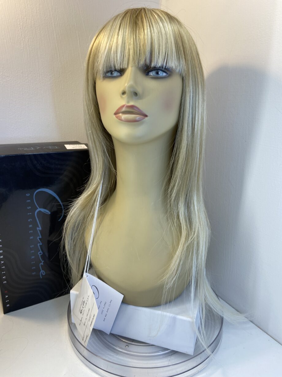 New creamy blonde long wig.  Bblls803