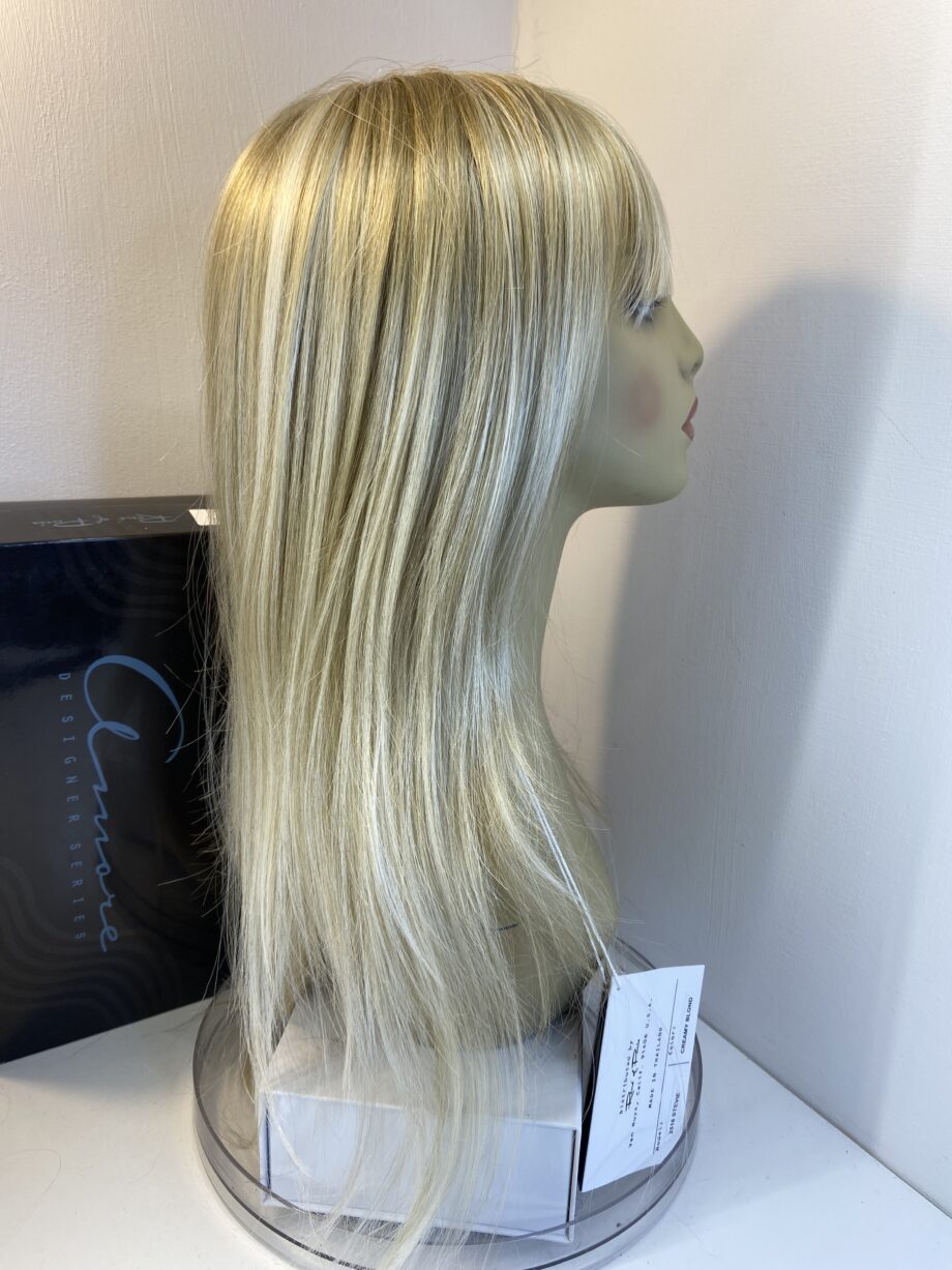 New creamy blonde long wig.  Bblls803