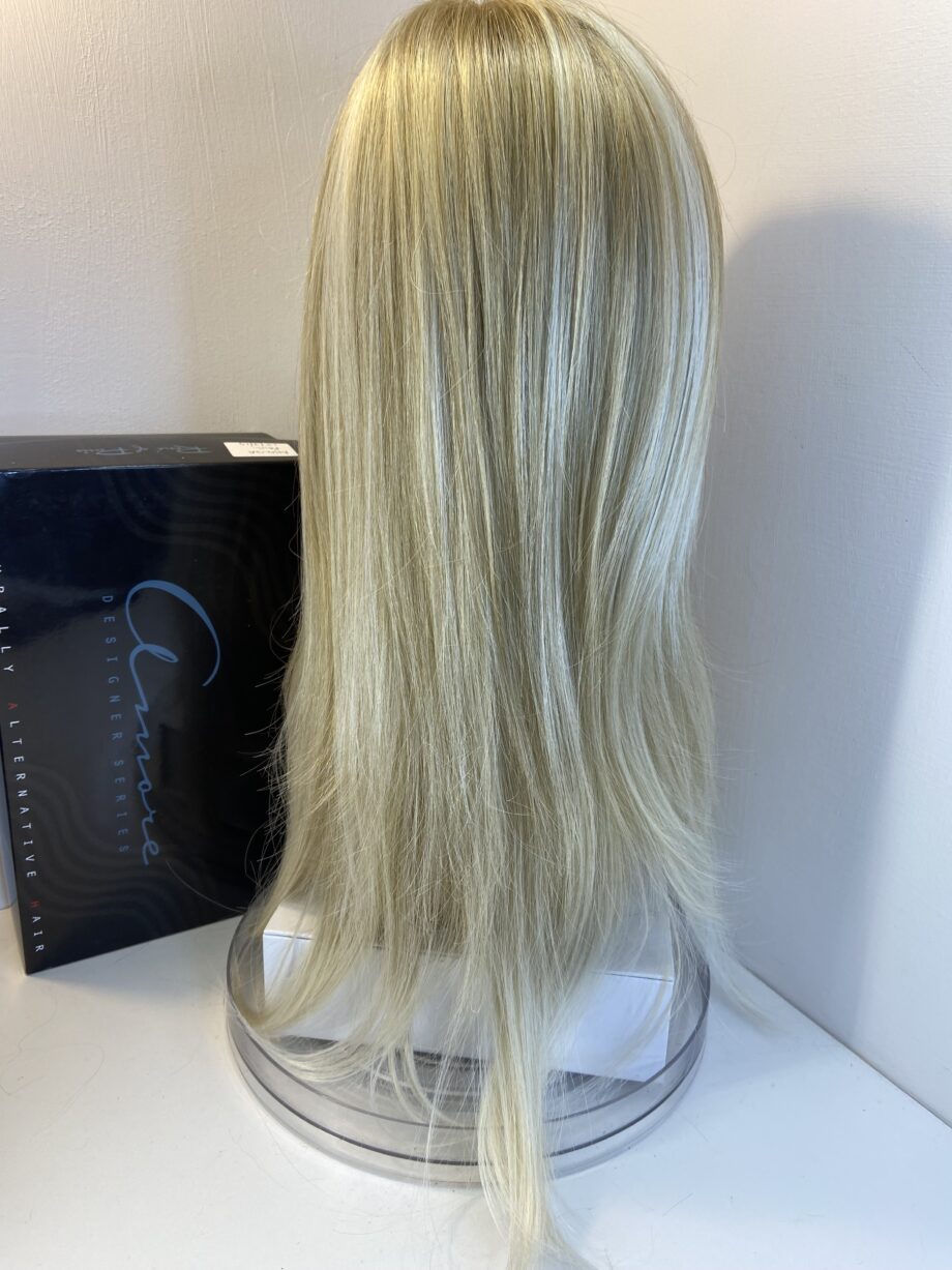 New creamy blonde long wig.  Bblls803