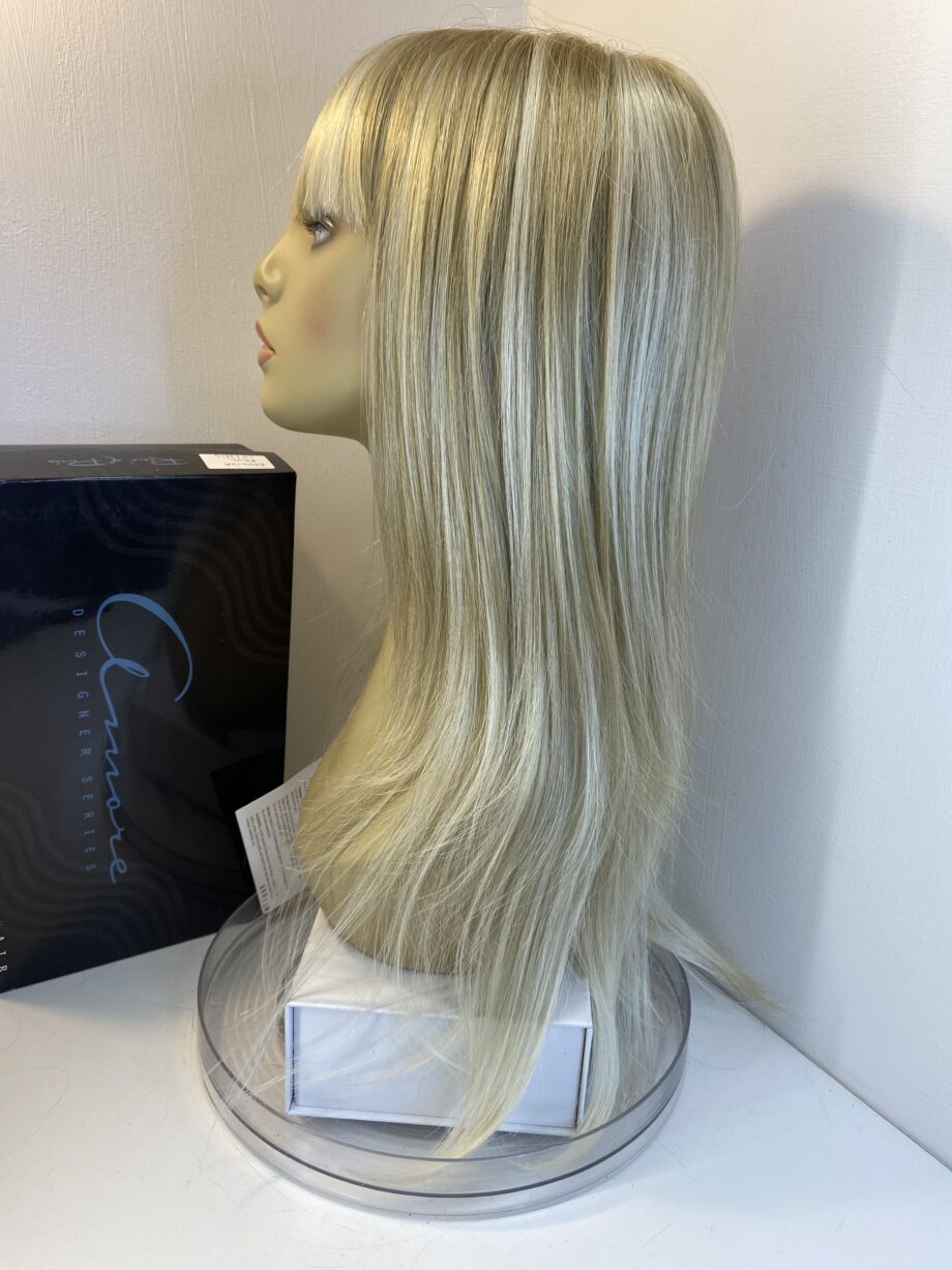 New creamy blonde long wig.  Bblls803
