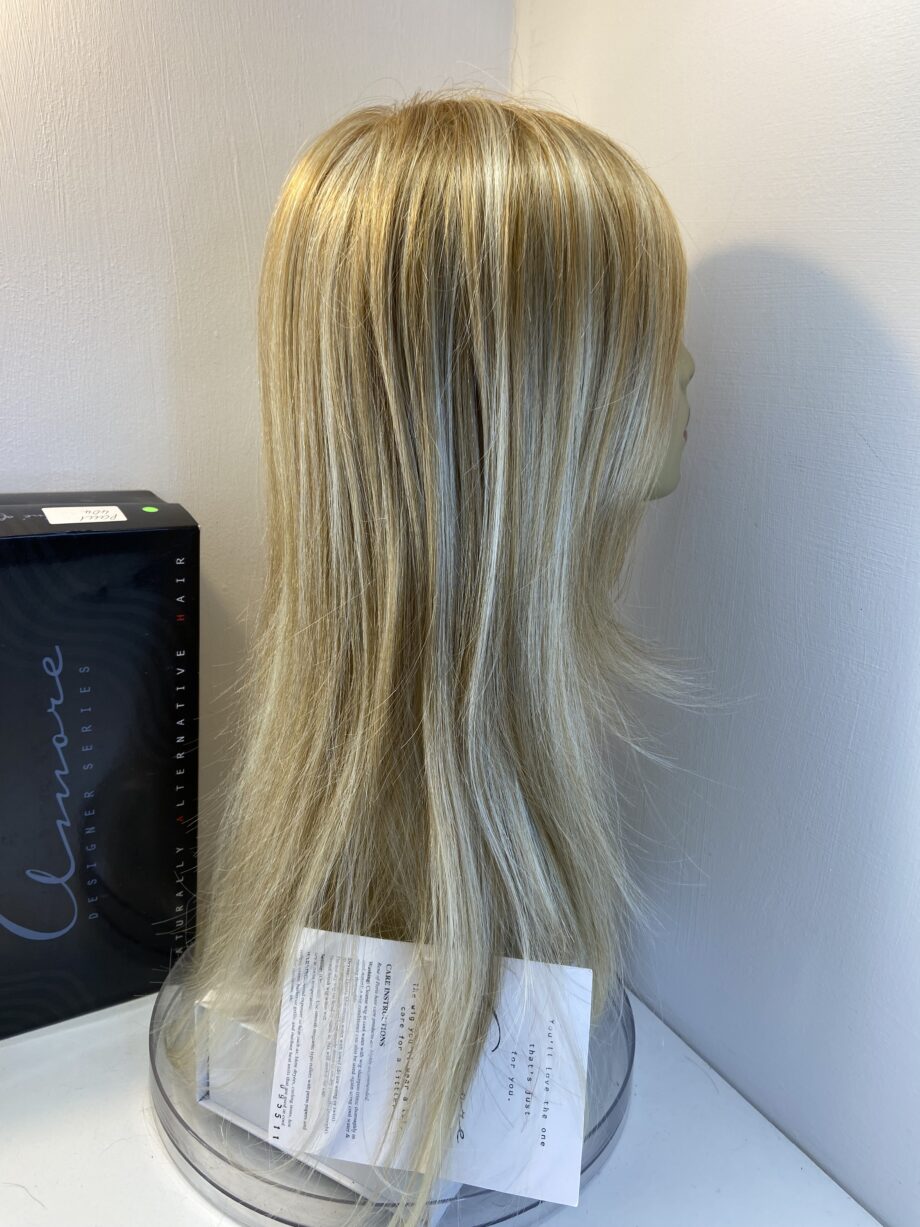 Stunning long blonde new wig. Bblls805
