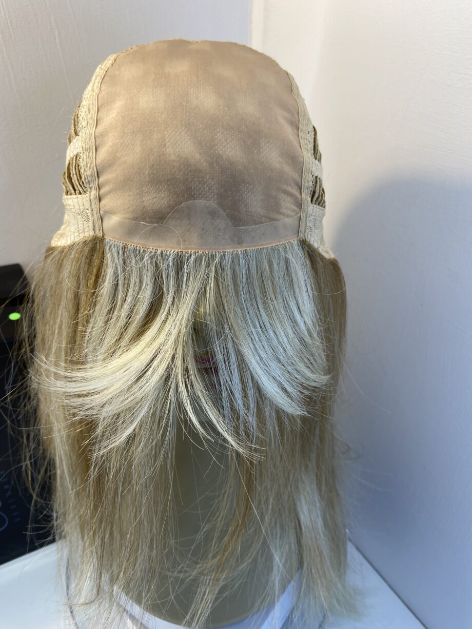 Stunning long blonde new wig. Bblls805