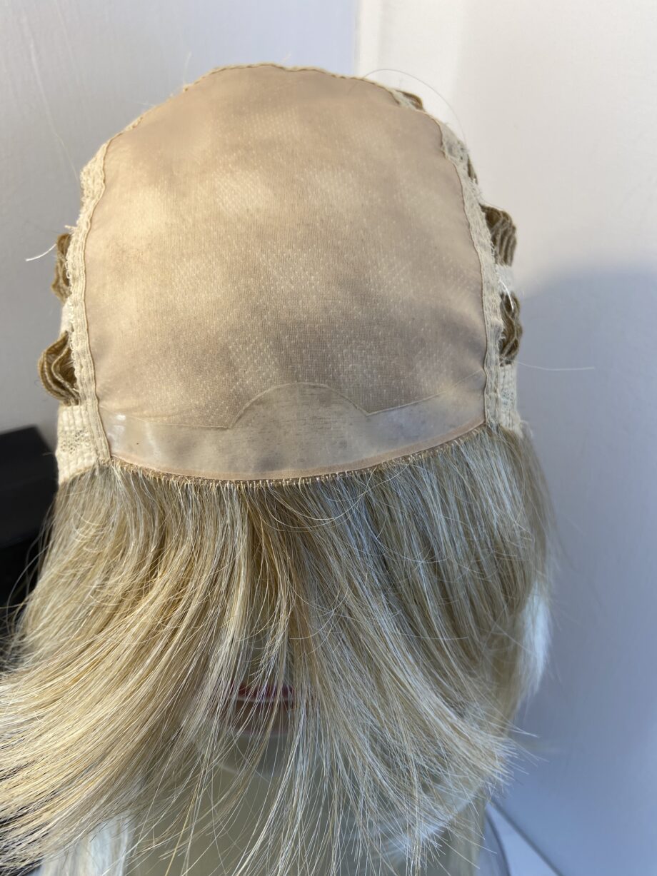 Superb long blonde wig. Bblls806