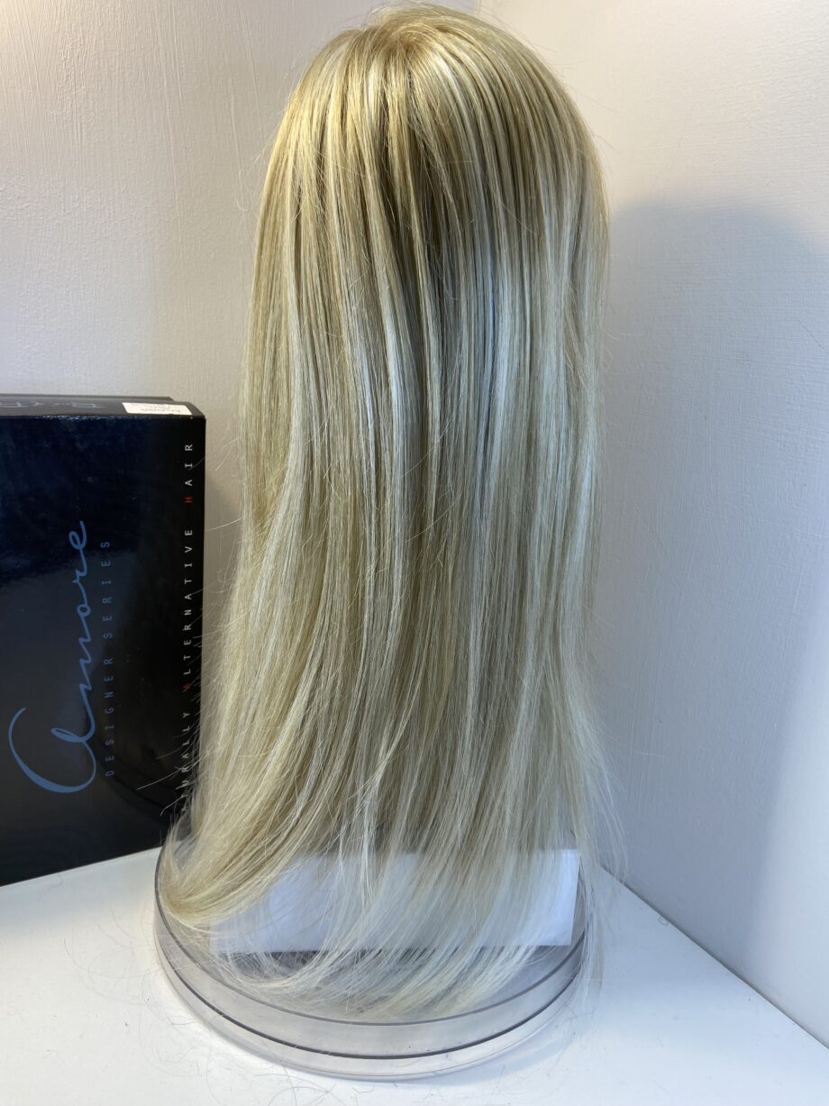 New Amore blonde long wig. Bblls807