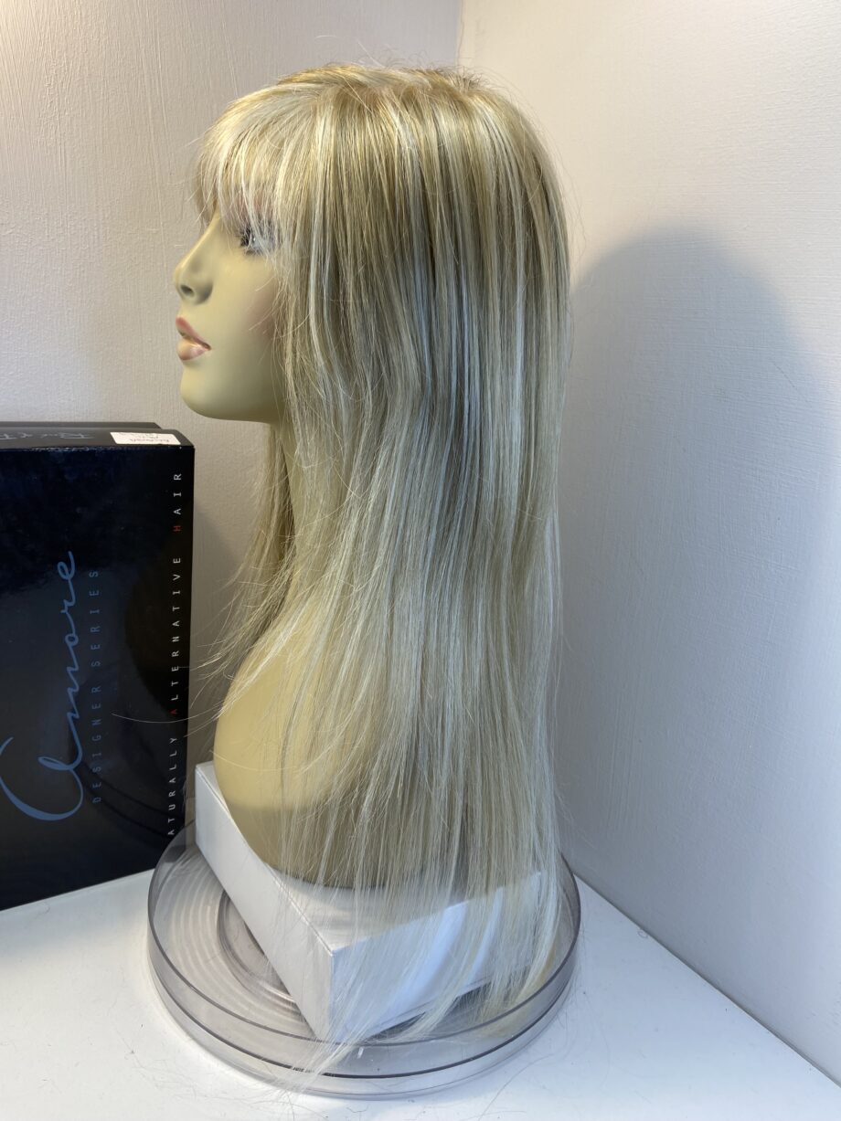 New Amore blonde long wig. Bblls807