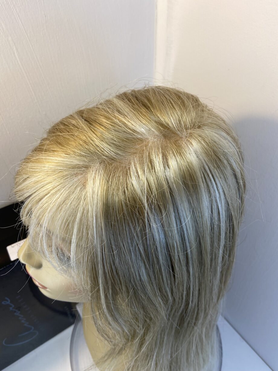 New Amore blonde long wig. Bblls807