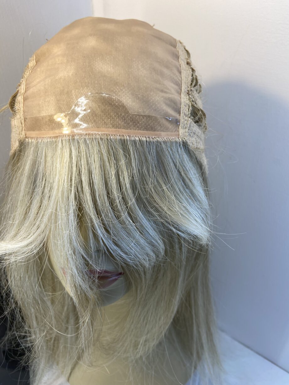 New Amore blonde long wig. Bblls807