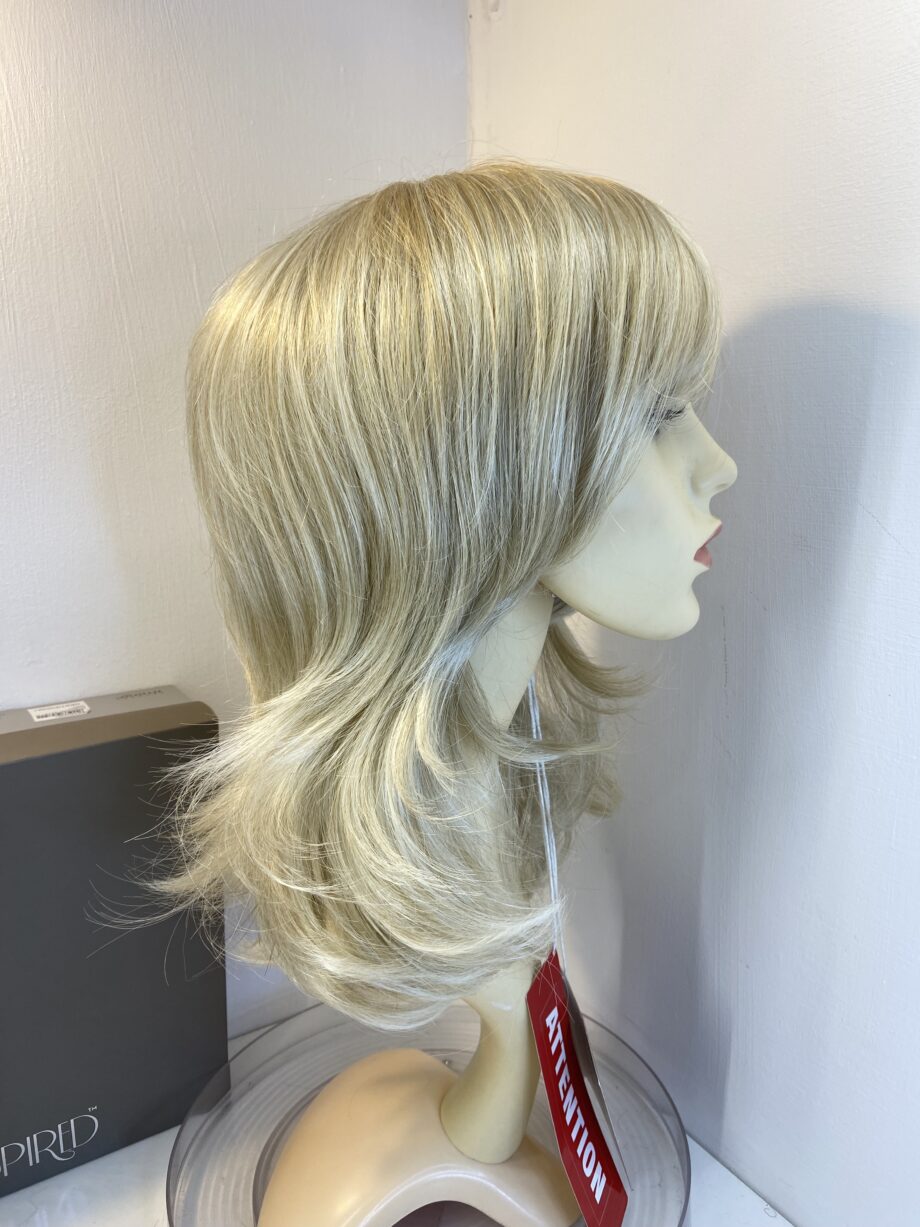 New Rene of Paris blonde wig. Bbllw808