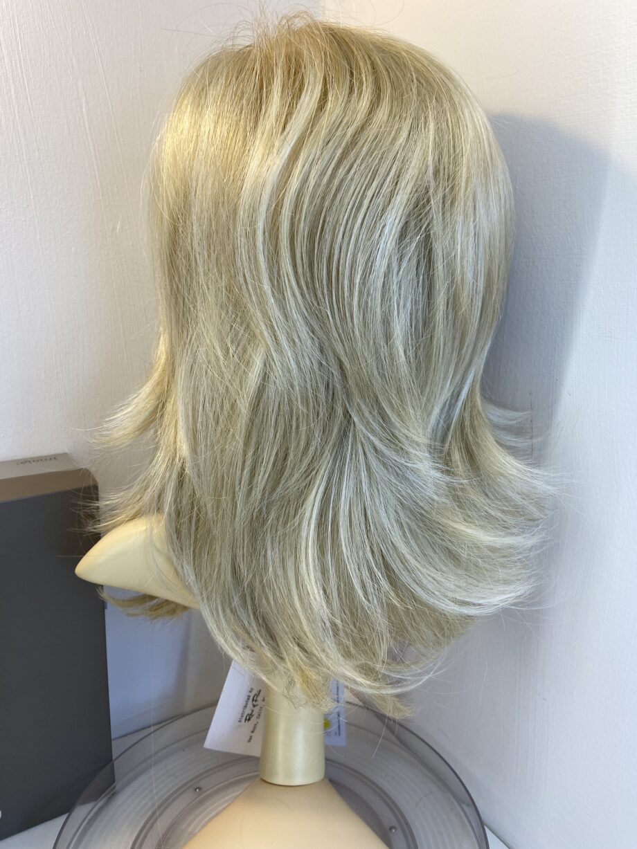 New Rene of Paris blonde wig. Bbllw808