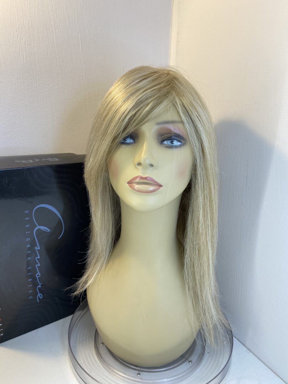 Noriko blonde long wig. Bblls810