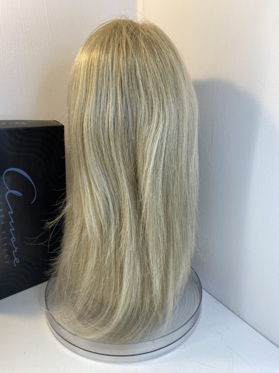 Noriko blonde long wig. Bblls810