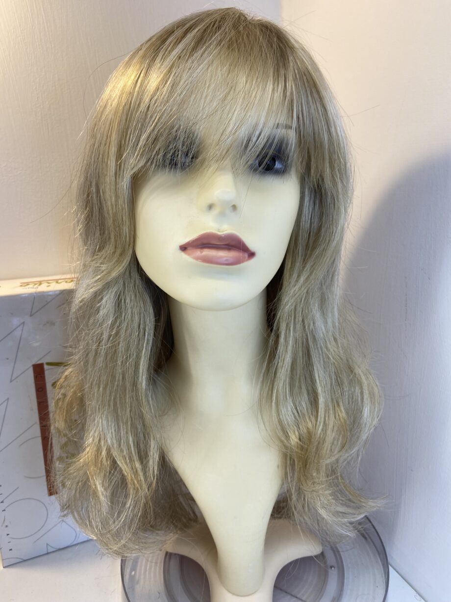 Extra long blonde wig. Bblls811