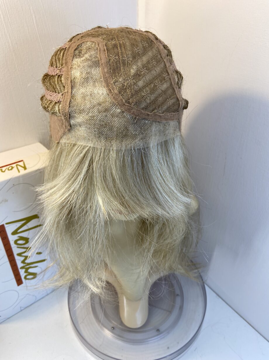 Extra long blonde wig. Bblls811
