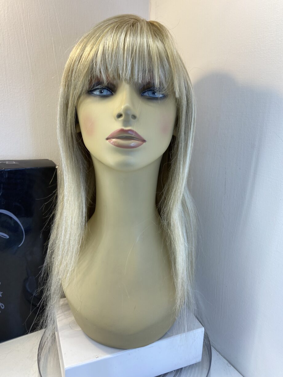Extra long blonde Rene of Paris wig. Bblls812