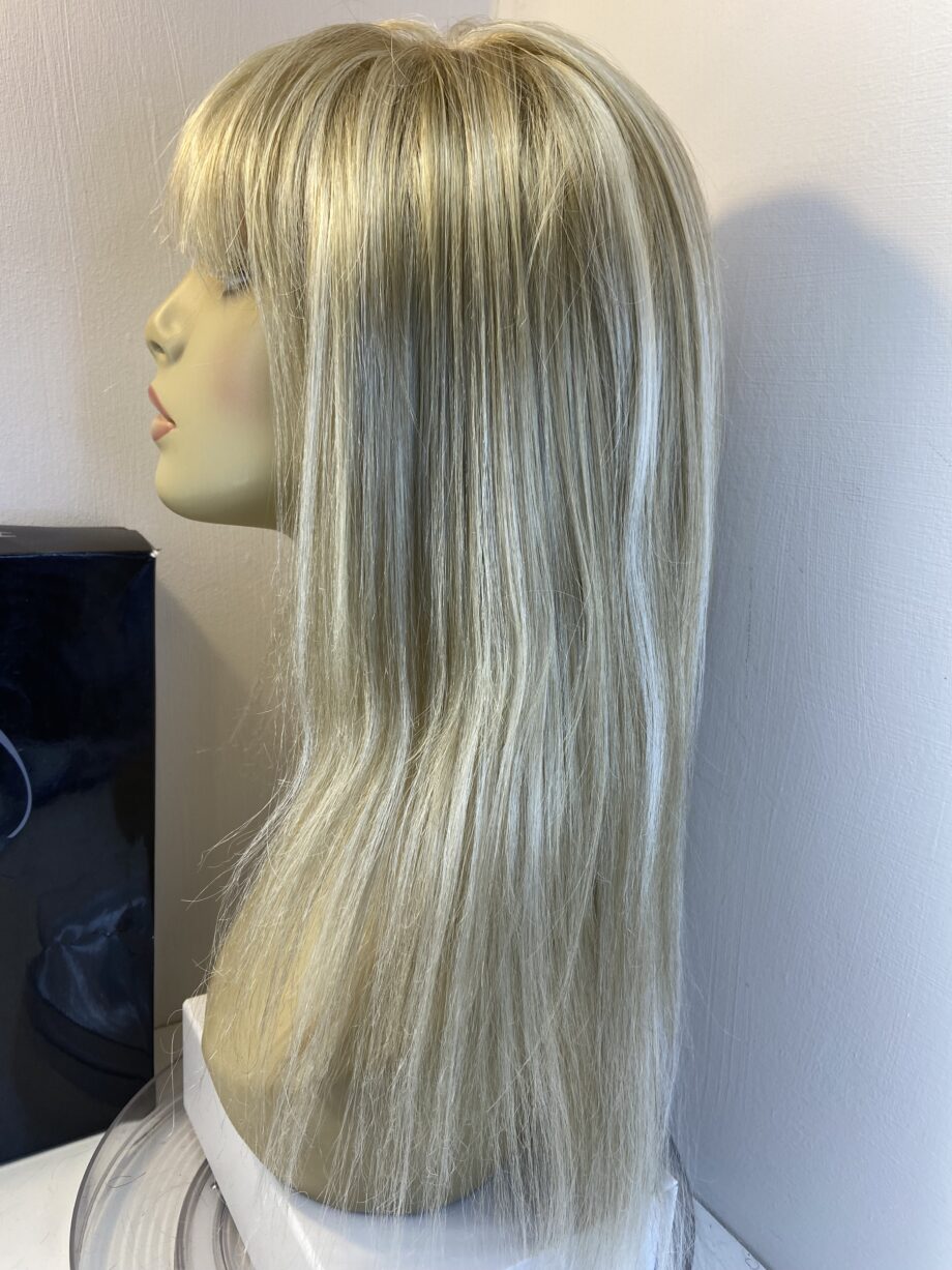 Extra long blonde Rene of Paris wig. Bblls812