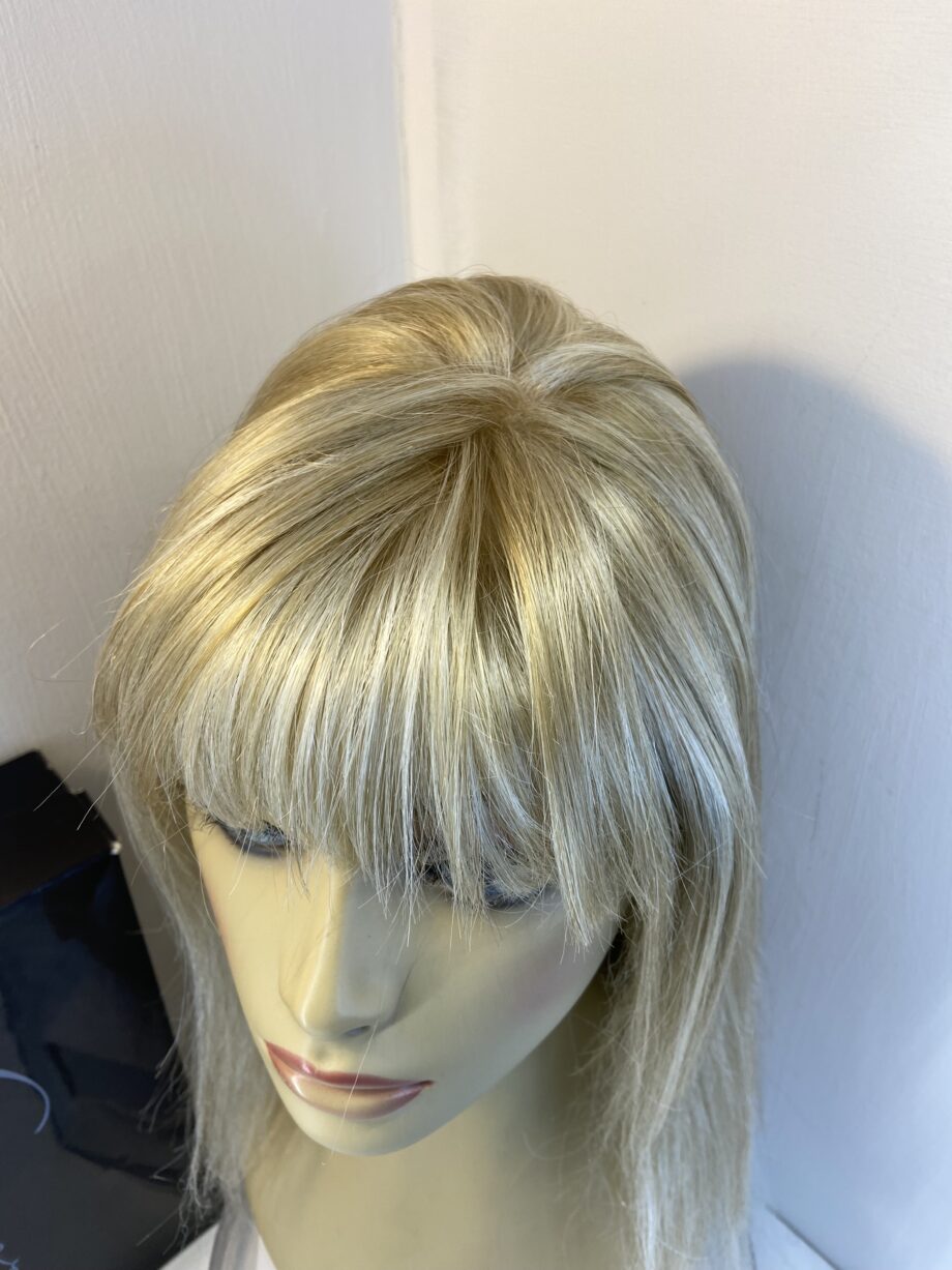 Extra long blonde Rene of Paris wig. Bblls812