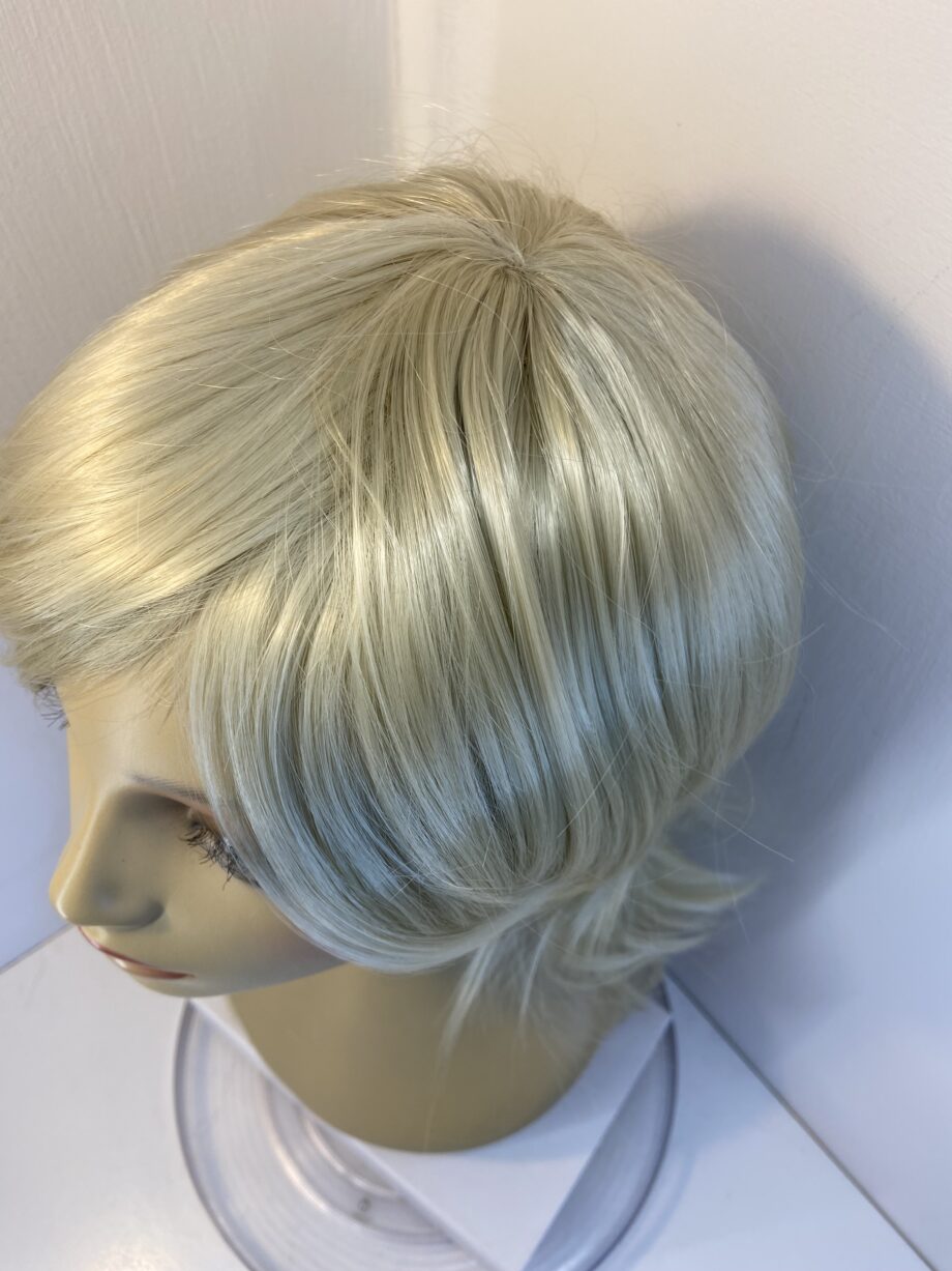 New light blonde long wig. Blls201