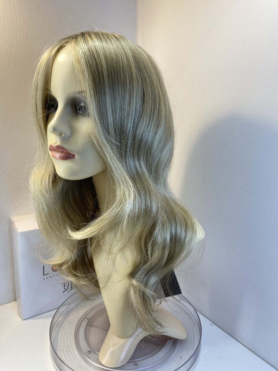 New Long blonde rooted wig. Bbllw806