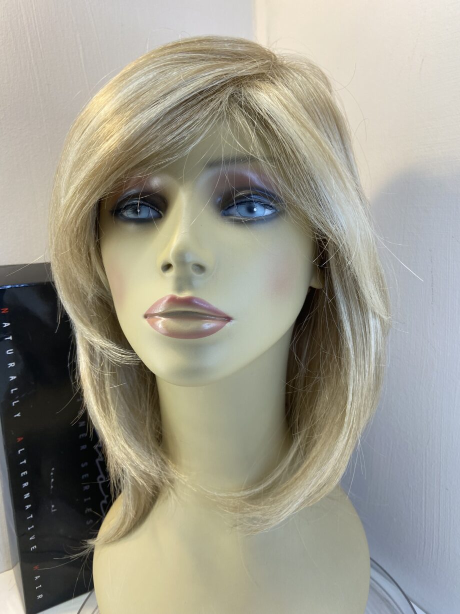Beautiful long blonde wig. Bblls807