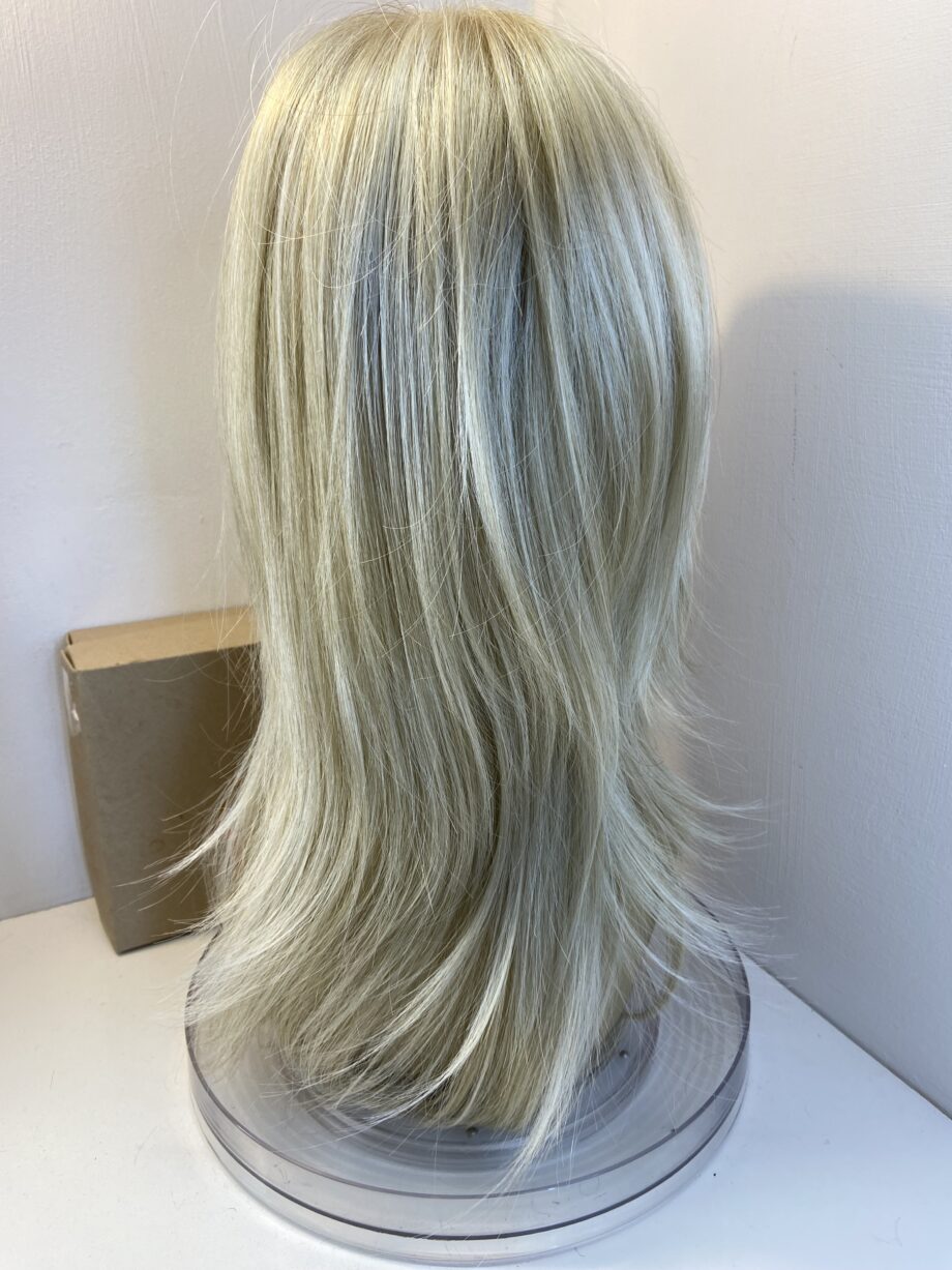 New creamy blonde long wig. Bbllw808