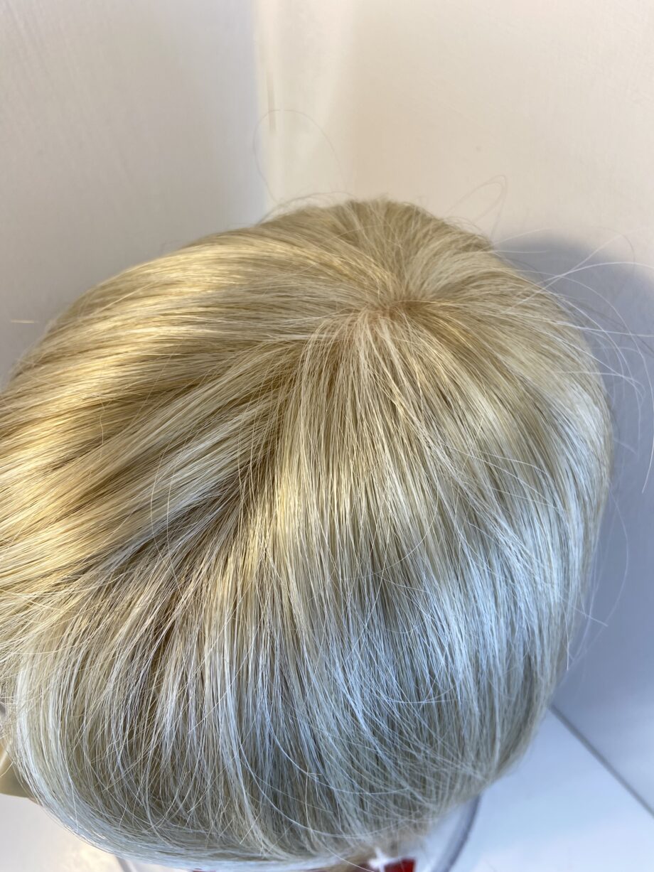 New creamy blonde long wig. Bbllw808