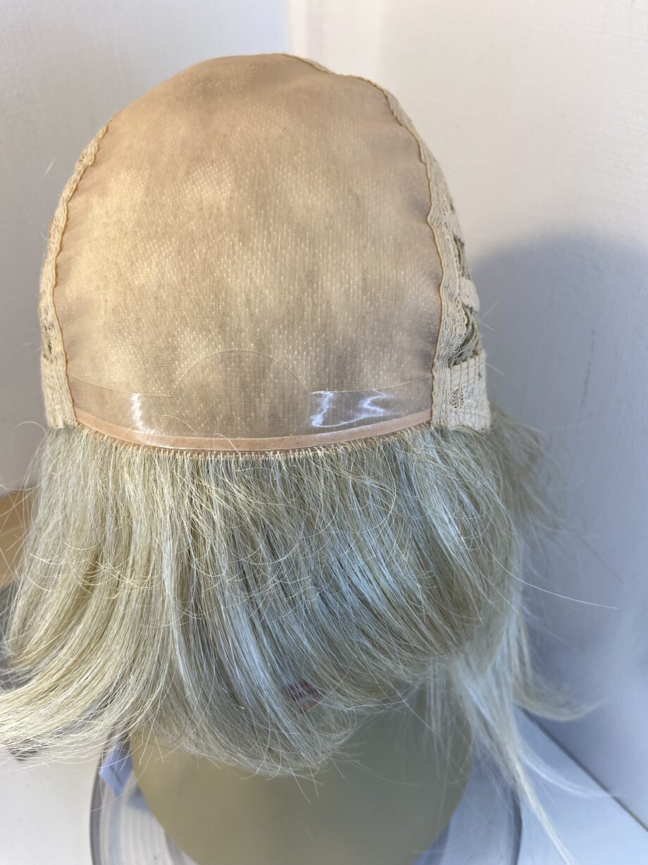 New creamy blonde long wig. Bbllw808