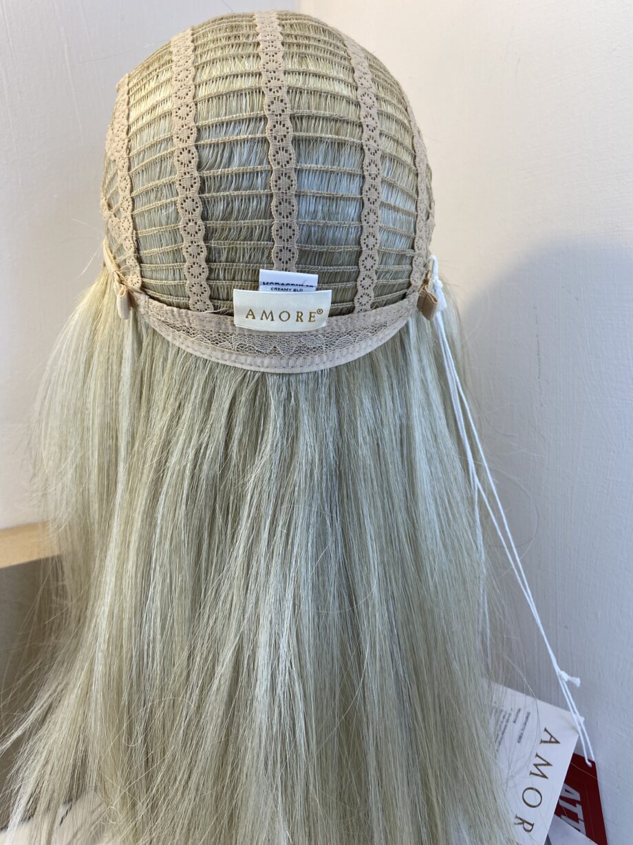 New creamy blonde long wig. Bbllw808