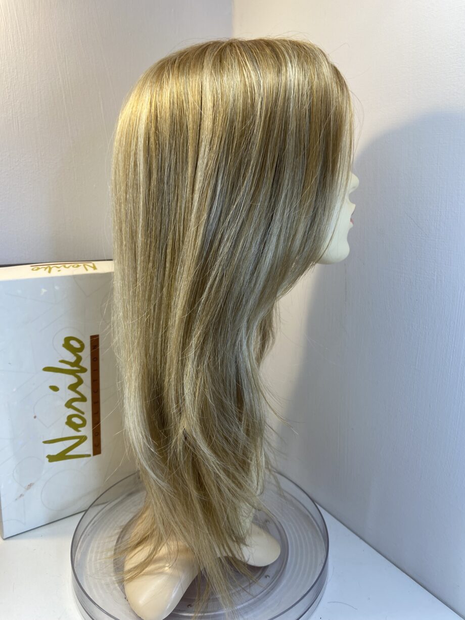 New honey blonde highlighted long wig. Blls809