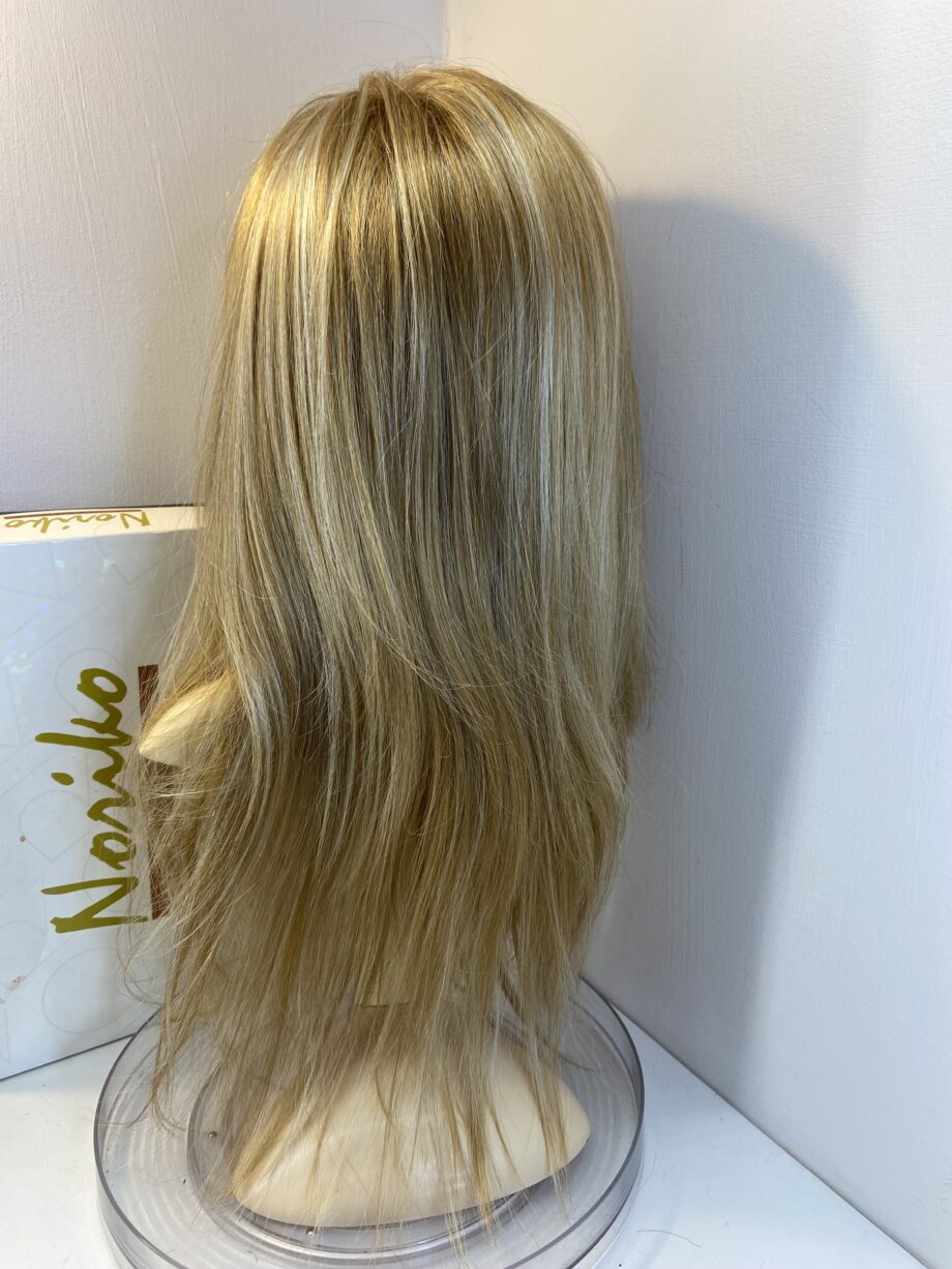 New honey blonde highlighted long wig. Blls809