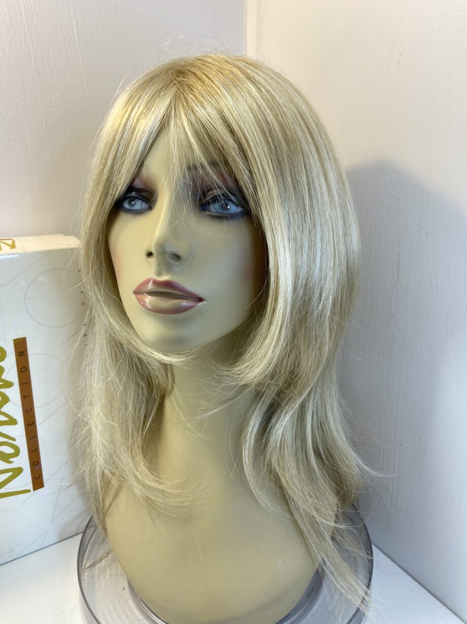 Creamy blonde long wig.  Bblls810
