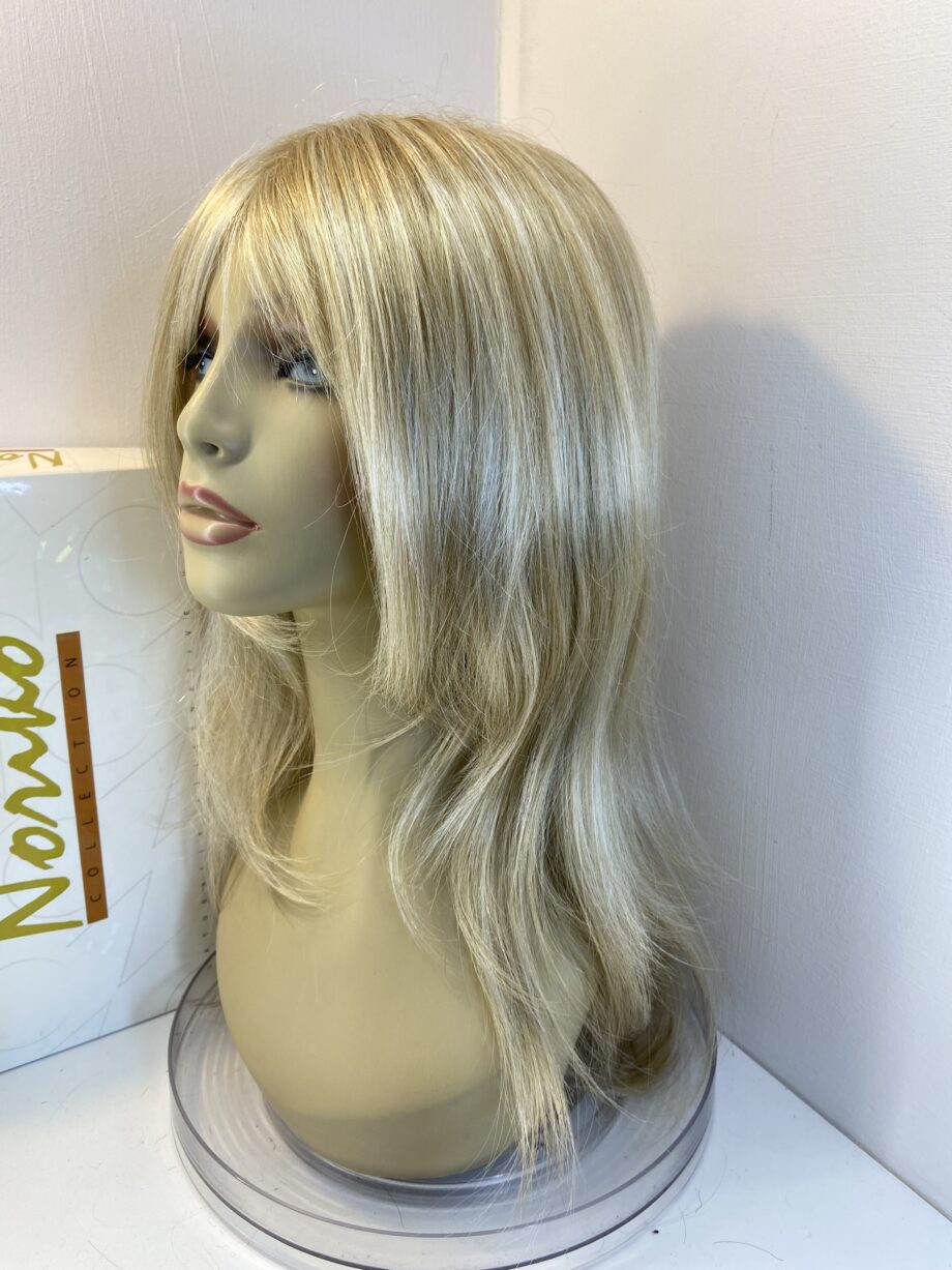 Creamy blonde long wig.  Bblls810