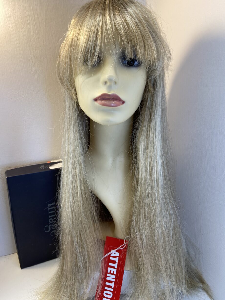 Extra long blonde wig. Bblls811