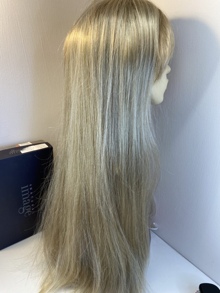 Extra long blonde wig. Bblls811