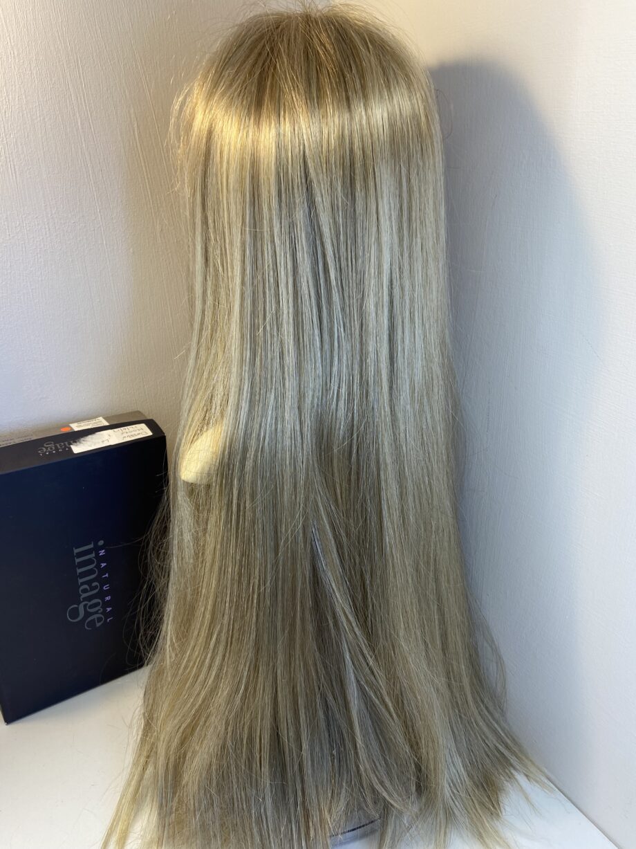 Extra long blonde wig. Bblls811