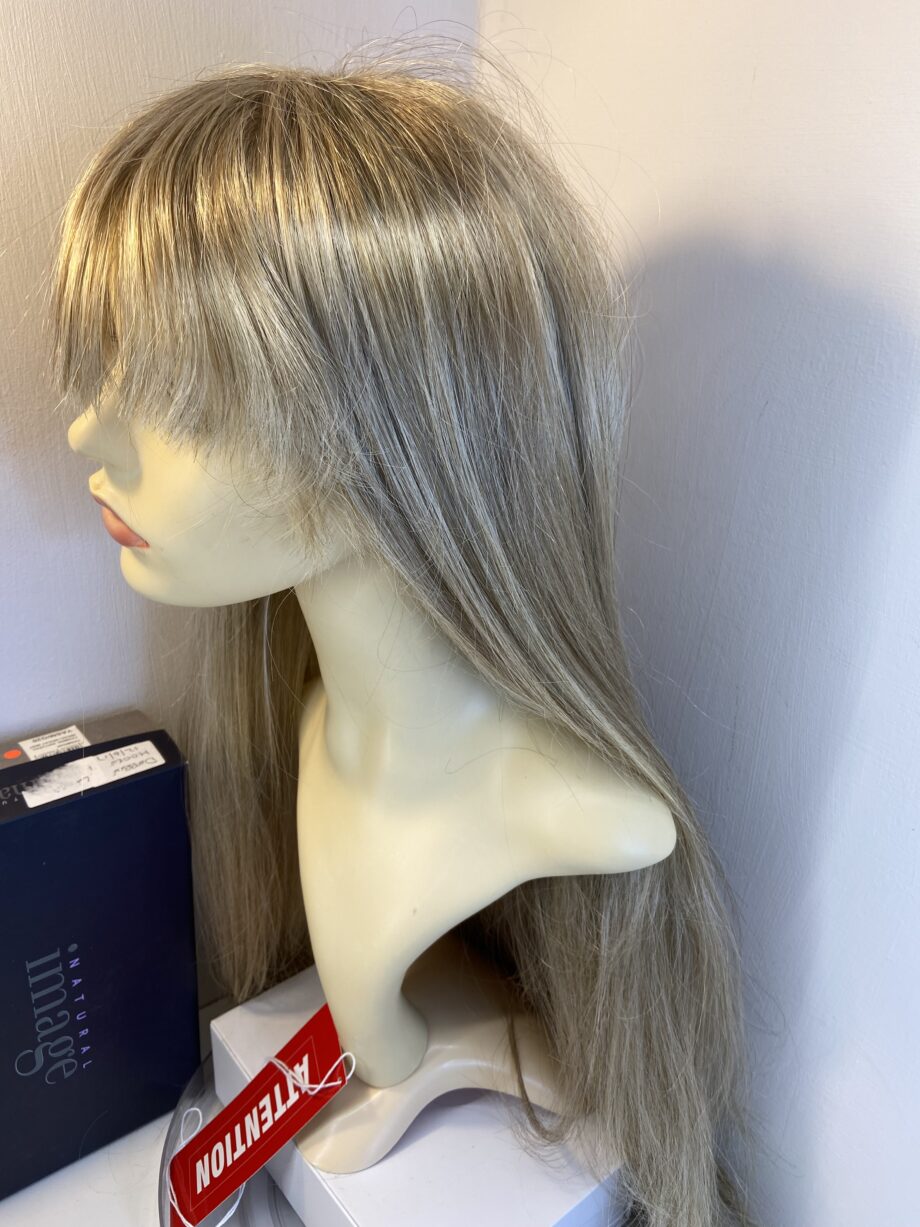 Extra long blonde wig. Bblls811