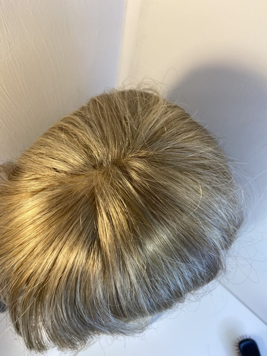 Extra long blonde wig. Bblls811